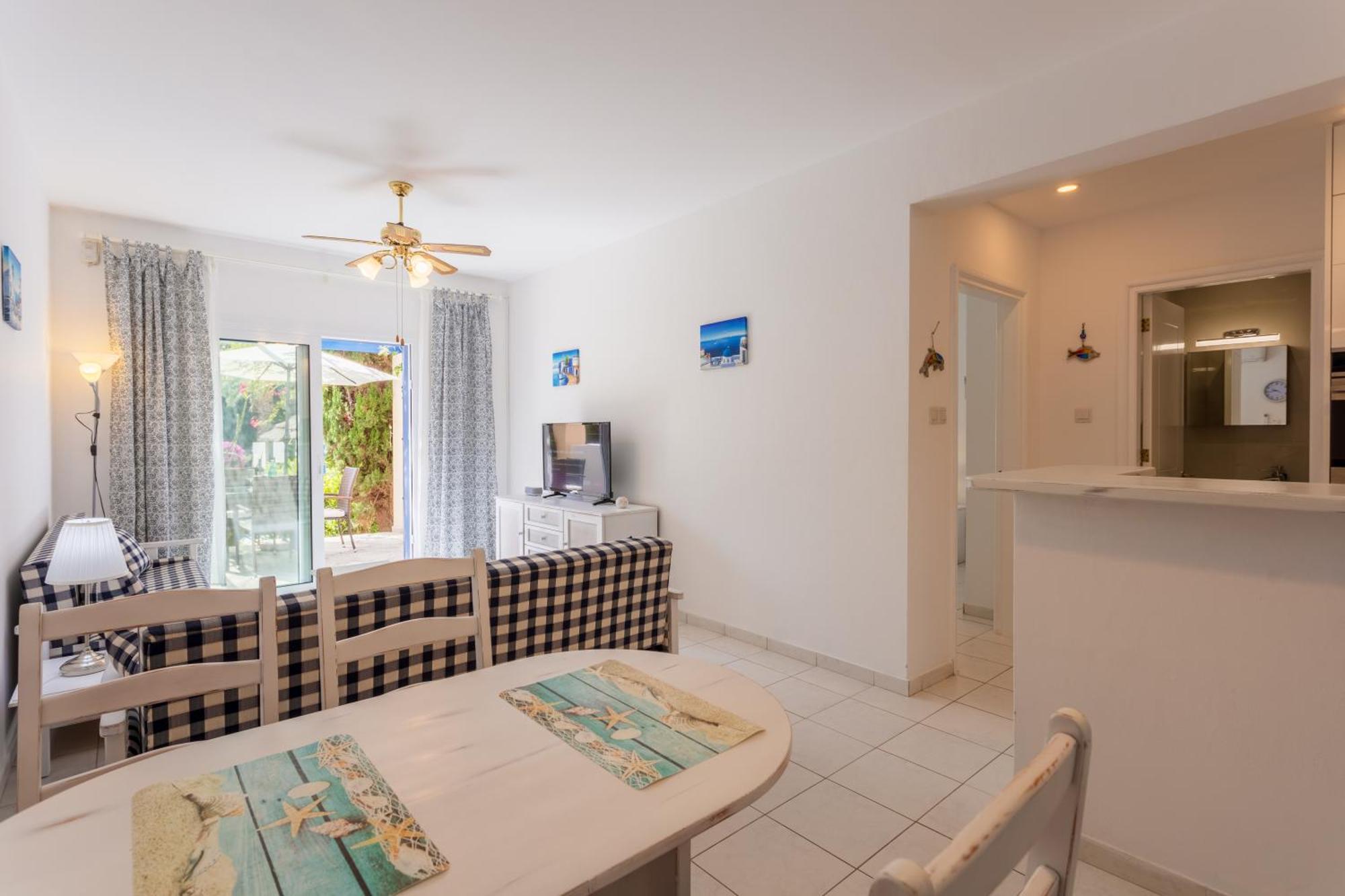 Regina Gardens Lovely Apartment 파포스 외부 사진